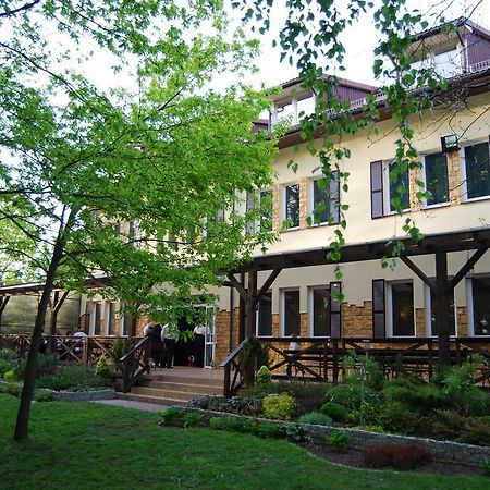 Park Na Wojskiego Bed & Breakfast Марки Екстериор снимка