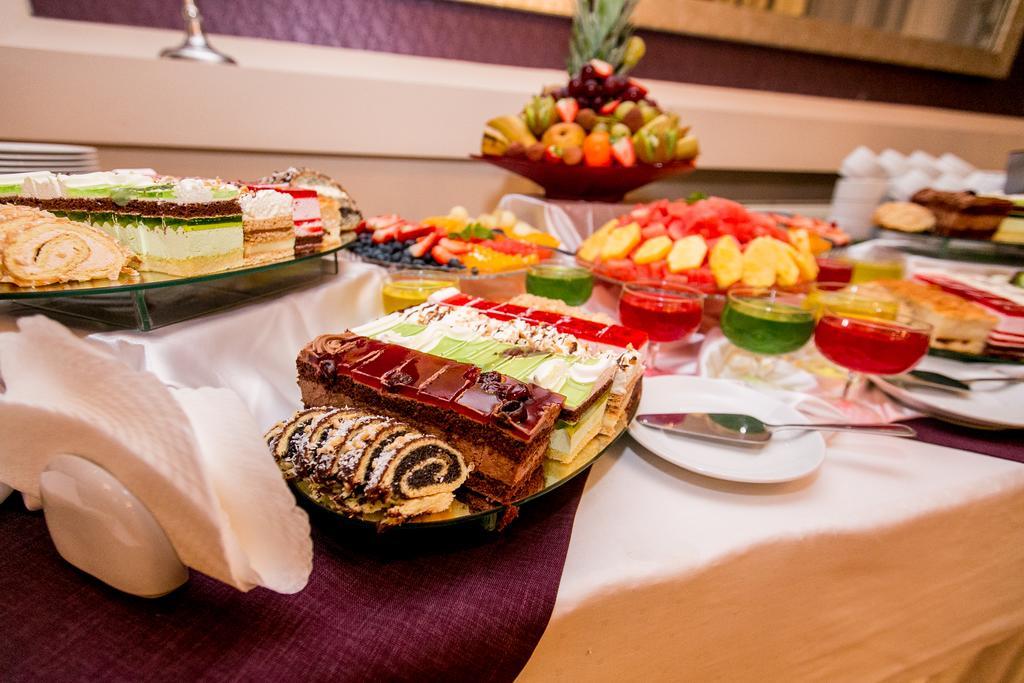 Park Na Wojskiego Bed & Breakfast Марки Екстериор снимка