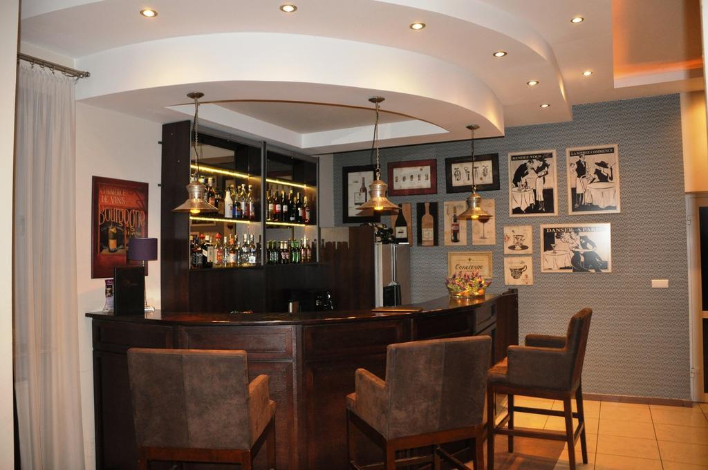 Park Na Wojskiego Bed & Breakfast Марки Екстериор снимка